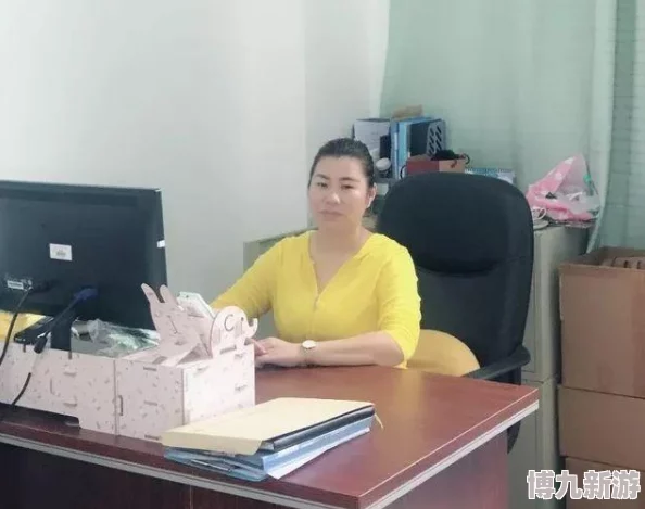 我的上司部长夫人据说和隔壁部门的科长走得很近经常一起喝咖啡