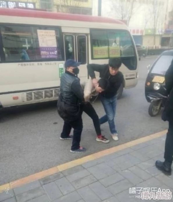 为什么“坐公交忘穿内裤被挺进”让人欲罢不能  它满足了人们窥探隐私的欲望